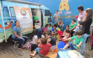 Programas da FALB participam de comemorações do dia da Família na escola