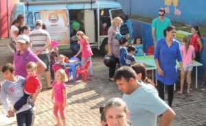 Programas da FALB participam de comemorações do dia da Família na escola