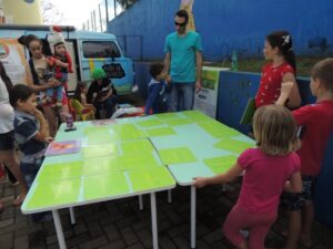 Programas da FALB participam de comemorações do dia da Família na escola