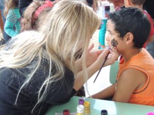 Programas da FALB participam de comemorações do dia da Família na escola