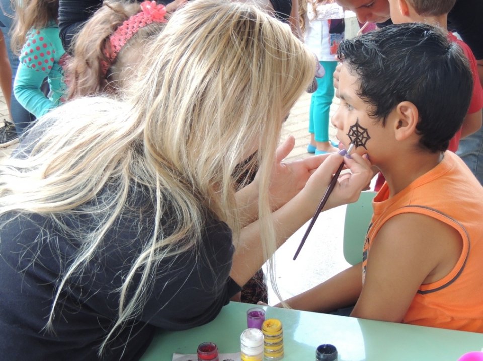 Programas da FALB participam de comemorações do dia da Família na escola