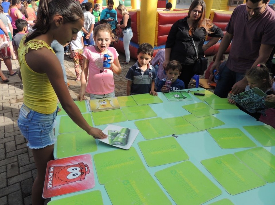Programas da FALB participam de comemorações do dia da Família na escola