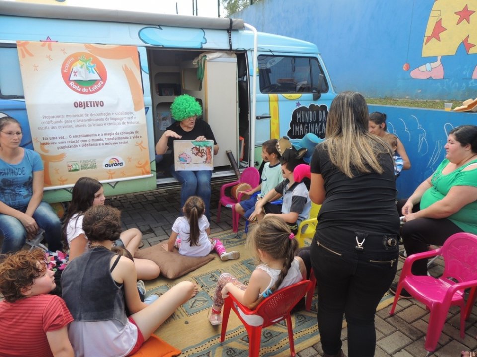 Programas da FALB participam de comemorações do dia da Família na escola