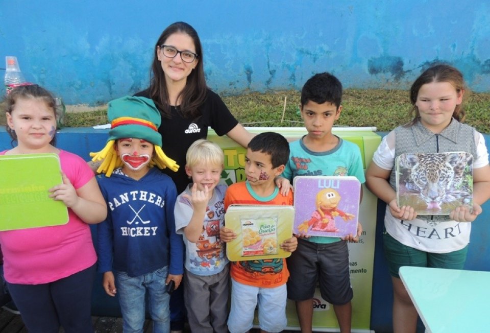 Programas da FALB participam de comemorações do dia da Família na escola