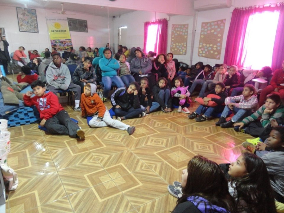 A Turminha da Reciclagem ensina alunos a fazer a seleção dos resíduos