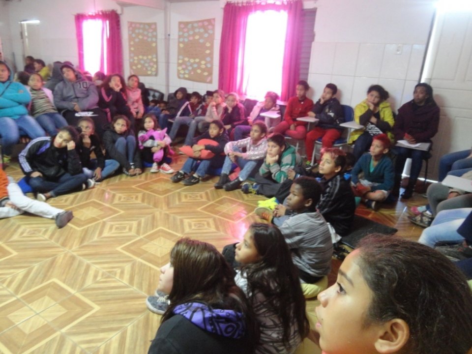 A Turminha da Reciclagem ensina alunos a fazer a seleção dos resíduos