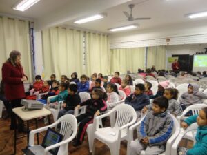 A Turminha da Reciclagem ensina alunos a fazer a seleção dos resíduos