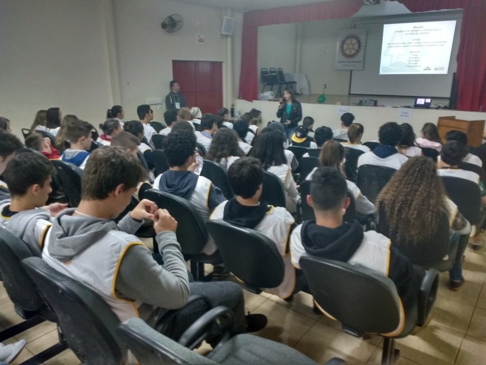 Progama Família é Tudo participa de evento Ryla/ Rotary em Chapecó-SC