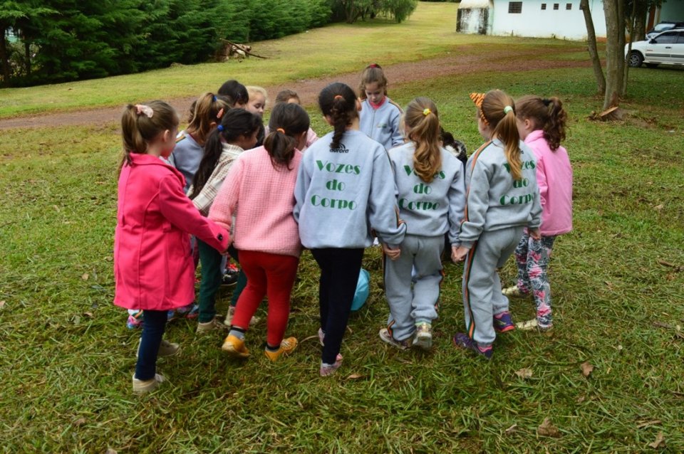 Vozes do Corpo realiza caminhada com A Turminha da Reciclagem