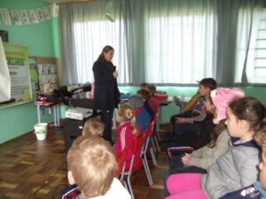 A Turminha da Reciclagem -RS atende alunos da educação infantil e Graduação