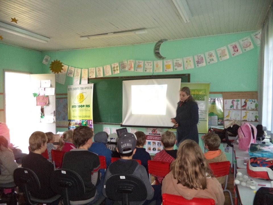 A Turminha da Reciclagem -RS atende alunos da educação infantil e Graduação