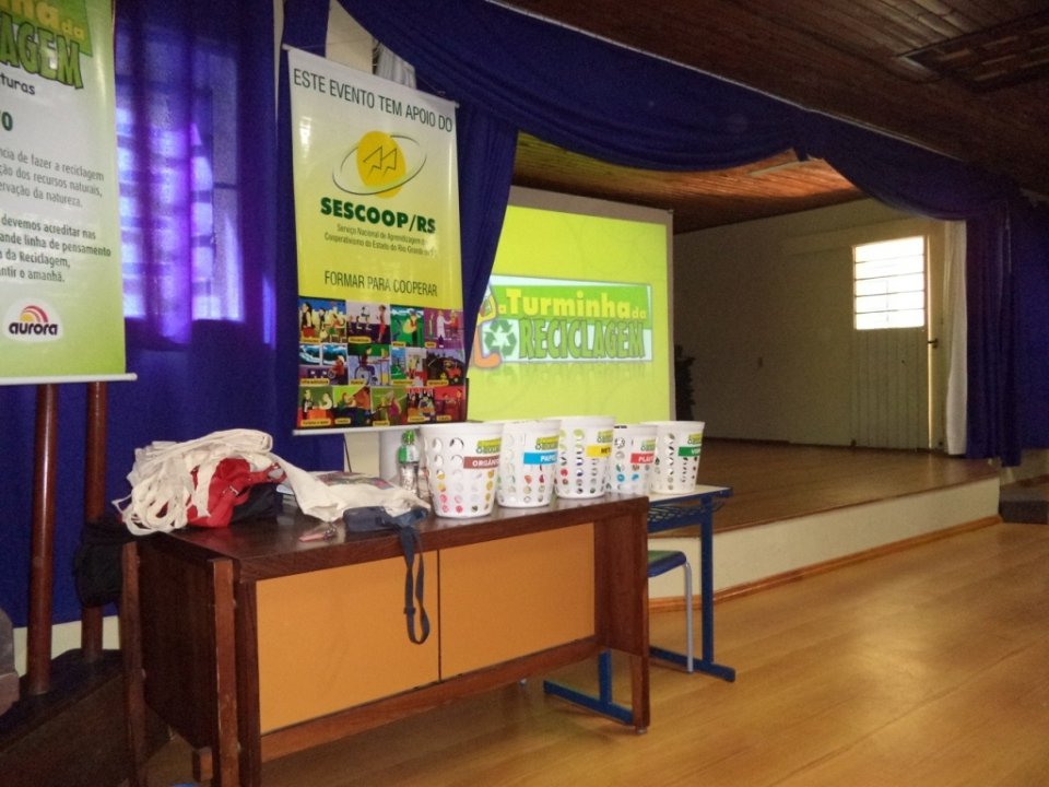 A Turminha da Reciclagem -RS atende alunos da educação infantil e Graduação