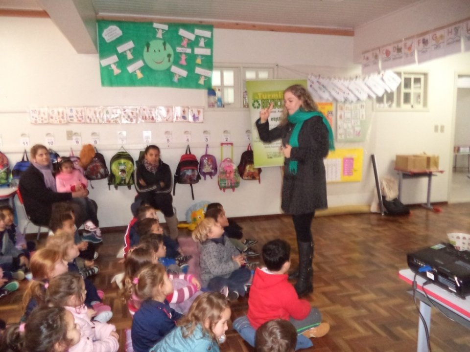 A Turminha da Reciclagem -RS atende alunos da educação infantil e Graduação