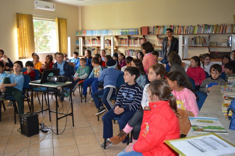 A Turminha da Reciclagem visita várias escolas no final de maio