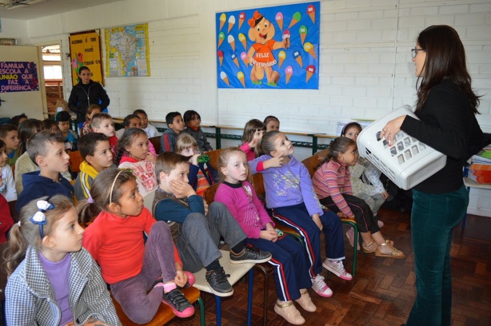 A Turminha da Reciclagem visita várias escolas no final de maio