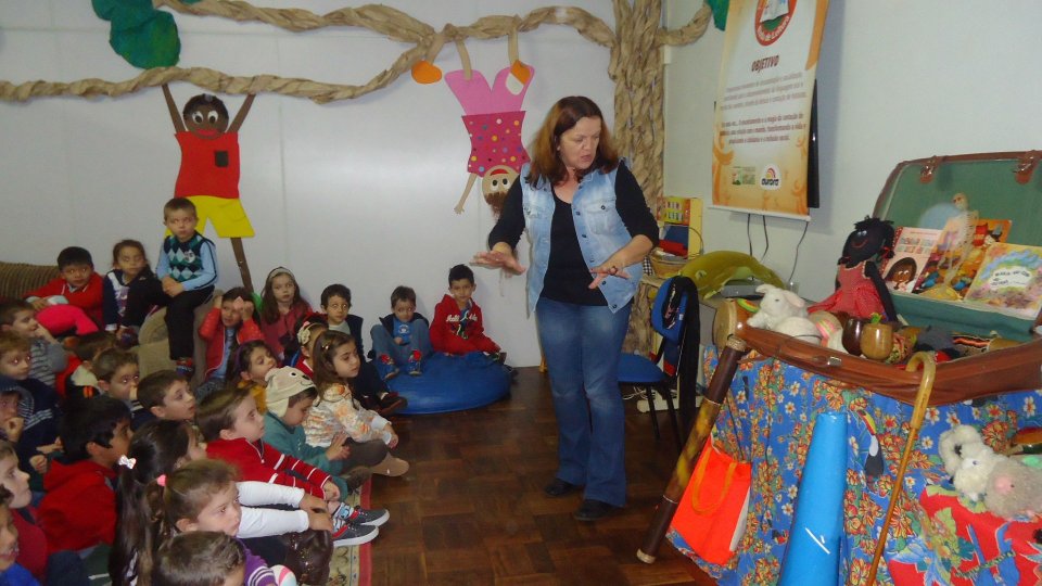Roda de Leitura visita escolas em maio