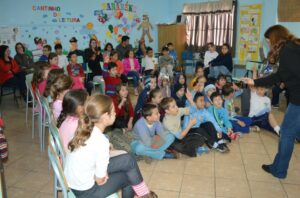 Roda de Leitura visita escolas em maio