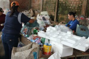 Equipe de Comunicação e da FALB visitam associações de catadores em Chapecó