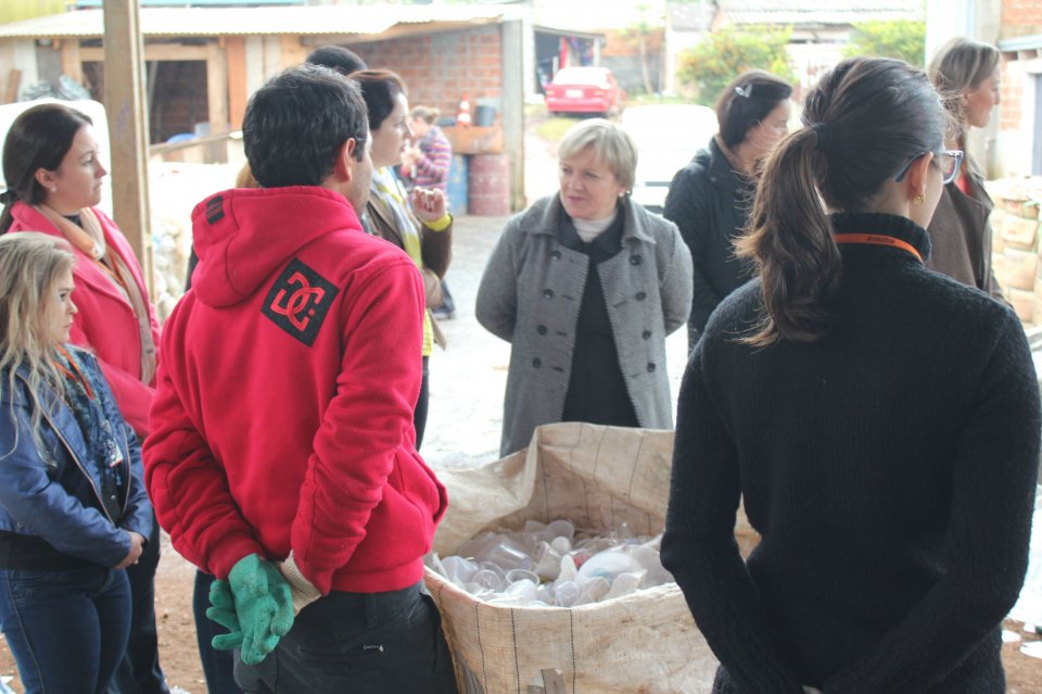 Equipe de Comunicação e da FALB visitam associações de catadores em Chapecó