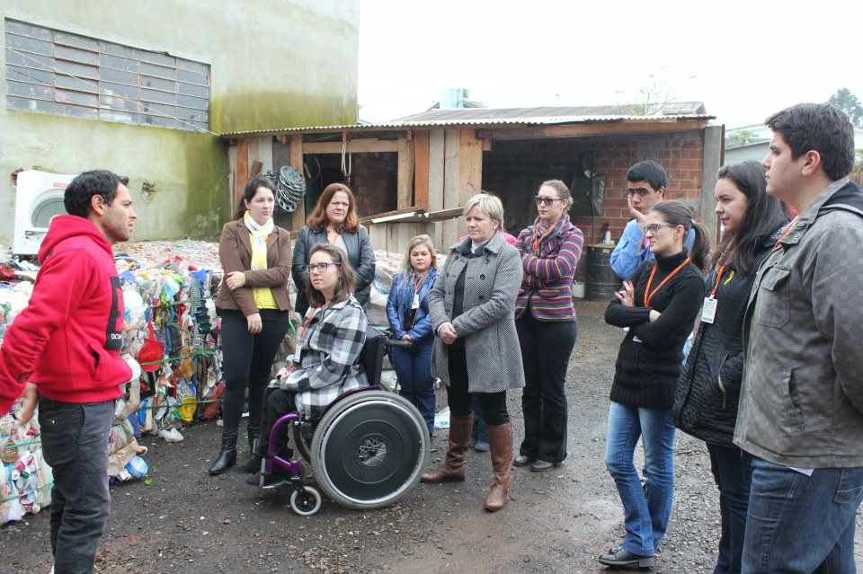 Equipe de Comunicação e da FALB visitam associações de catadores em Chapecó