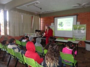 ALUNOS APRENDEM COM A TURMINHA DA RECICLAGEM-RS A IMPORTÂNCIA DE CUIDAR DA NATUREZA