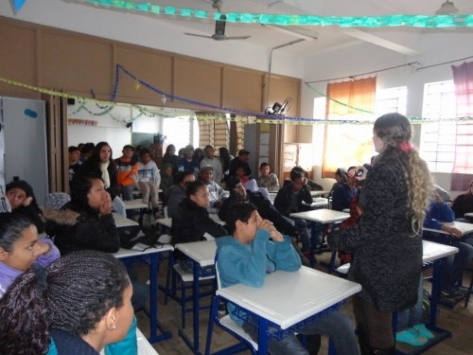 ATIVIDADES DA TURMINHA DA RECICLAGEM-RS ENVOLVEM ALUNOS E PROFESSORES