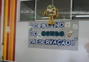 ALUNOS SE COMPROMETEM EM MULTIPLICAR OS ENSINAMENTOS DA TURMINHA DA RECICLAGEM