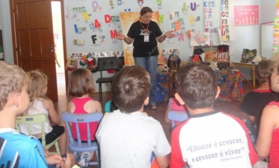 RODA DE LEITURA E CONTAÇÃO DE HISTÓRIAS PARTICIPA DE FEIRA DO LIVRO EM SARANDI-RS