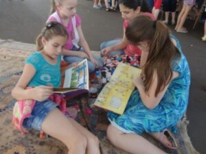 RODA DE LEITURA E CONTAÇÃO DE HISTÓRIAS PARTICIPA DE FEIRA DO LIVRO EM SARANDI-RS