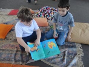 RODA DE LEITURA E CONTAÇÃO DE HISTÓRIAS PARTICIPA DE FEIRA DO LIVRO EM SARANDI-RS