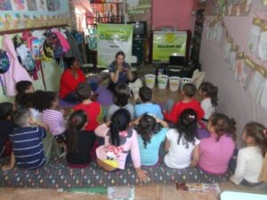 ALUNOS SE DIVERTEM COM OS JOGOS DA TURMINHA DA RECICLAGEM