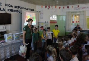 TURMINHA DA RECICLAGEM-SC DESENVOLVE ATIVIDADES EM DIVERSAS ESCOLAS
