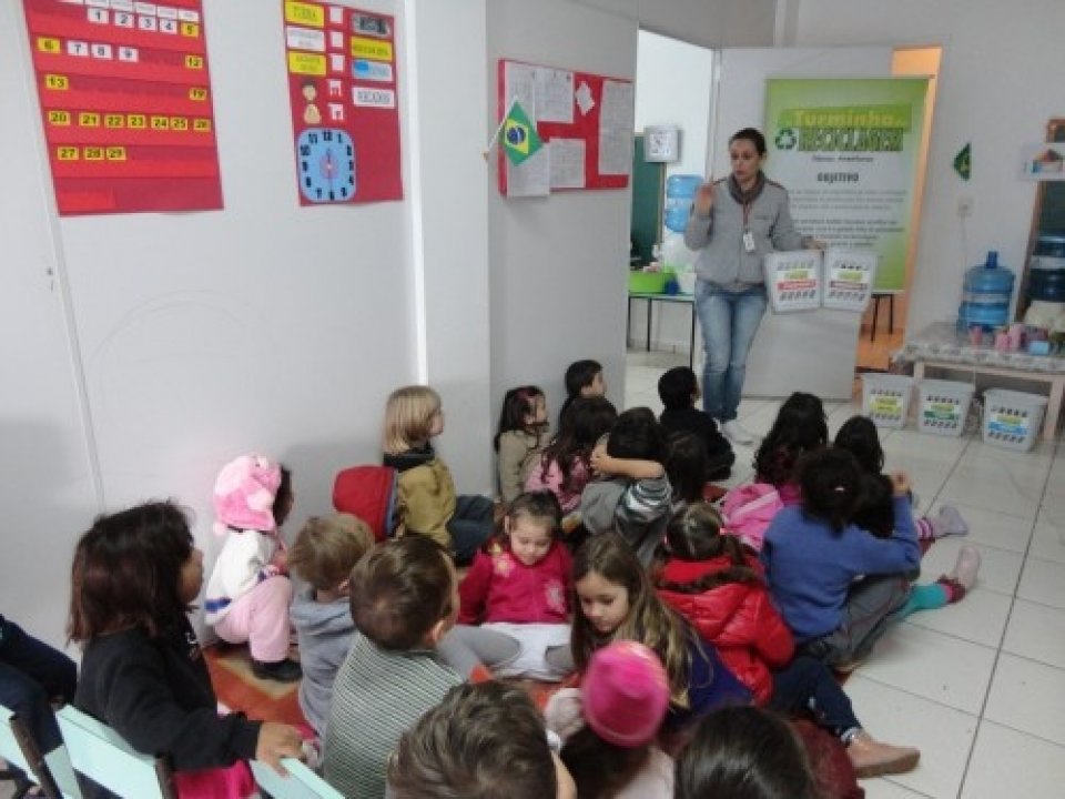 TURMINHA DA RECICLAGEM-SC DESENVOLVE ATIVIDADES EM DIVERSAS ESCOLAS
