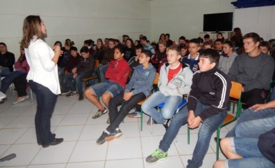 TURMINHA DA RECICLAGEM-SC DESENVOLVE ATIVIDADES EM DIVERSAS ESCOLAS