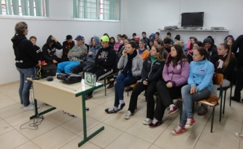 TURMINHA DA RECICLAGEM-SC DESENVOLVE ATIVIDADES EM DIVERSAS ESCOLAS