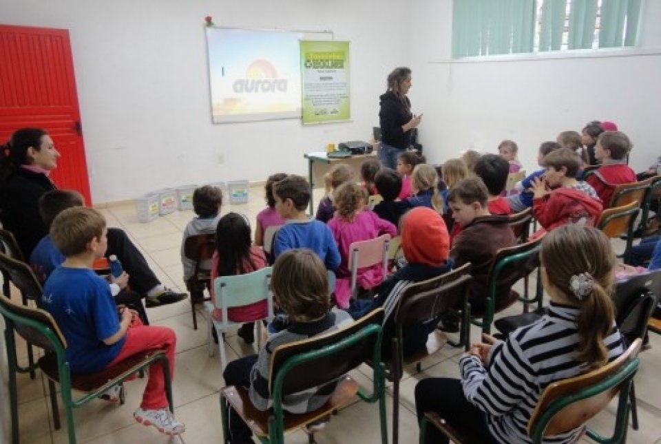 TURMINHA DA RECICLAGEM-SC DESENVOLVE ATIVIDADES EM DIVERSAS ESCOLAS