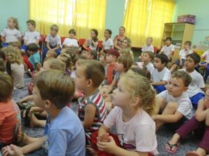 RODA DE LEITURA ESTIMULA O GOSTO PELA LEITURA E A FORMAÇÃO DE LEITORES