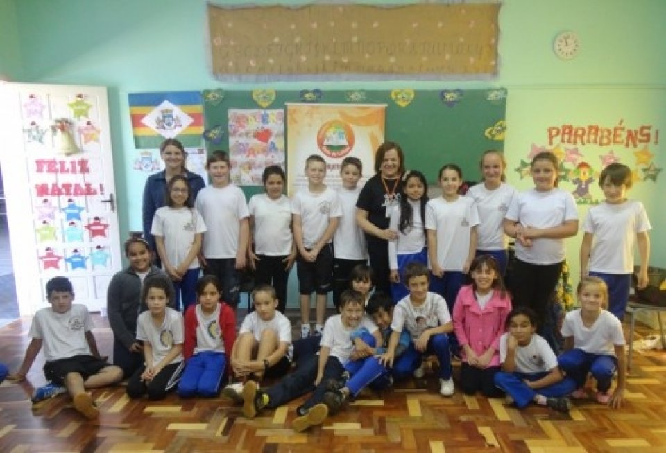 RODA DE LEITURA ESTIMULA O GOSTO PELA LEITURA E A FORMAÇÃO DE LEITORES