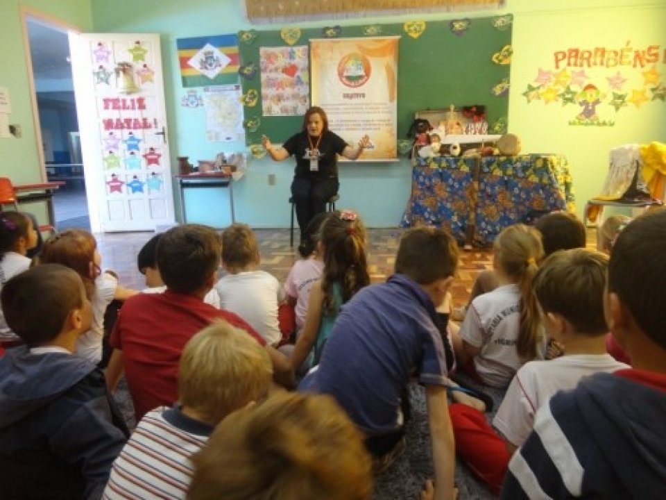 RODA DE LEITURA ESTIMULA O GOSTO PELA LEITURA E A FORMAÇÃO DE LEITORES