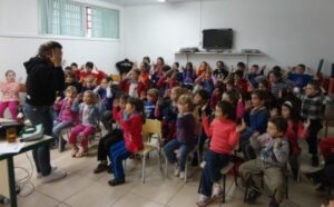 TURMINHA DA RECICLAGEM-SC DESENVOLVE ATIVIDADES EM DIVERSAS ESCOLAS