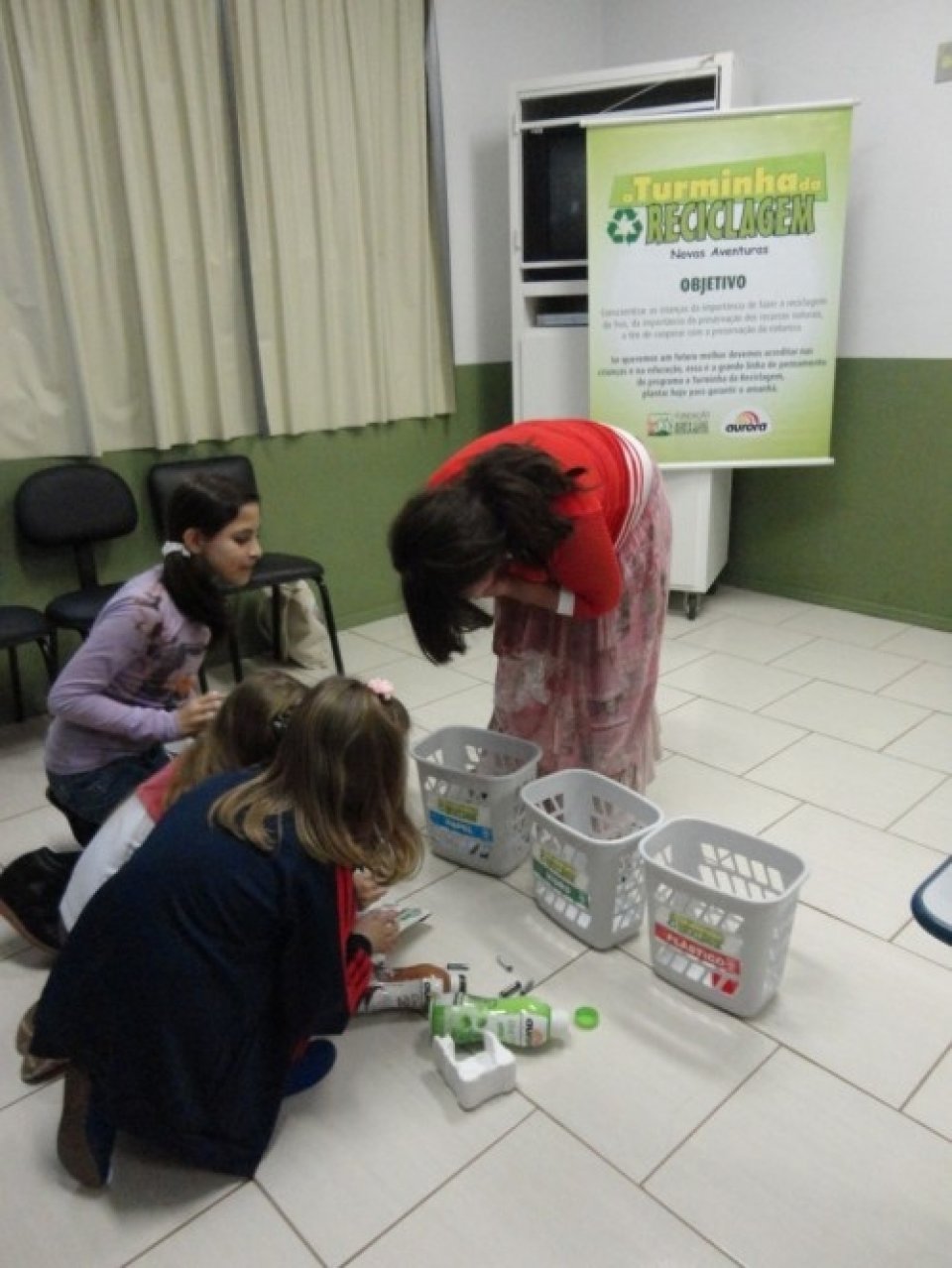 TURMINHA DA RECICLAGEM-SC DESENVOLVE ATIVIDADES EM DIVERSAS ESCOLAS