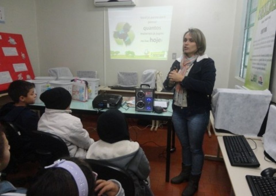 ALUNOS EMPOLGADOS COMO SEMPRE COM A TURMINHA DA RECICLAGEM