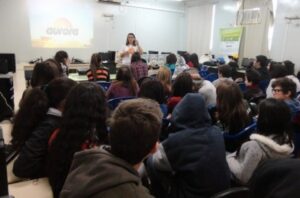 CADA DIA A NATUREZA PRODUZ O SUFICIENTE PARA NOSSA CARÊNCIA...