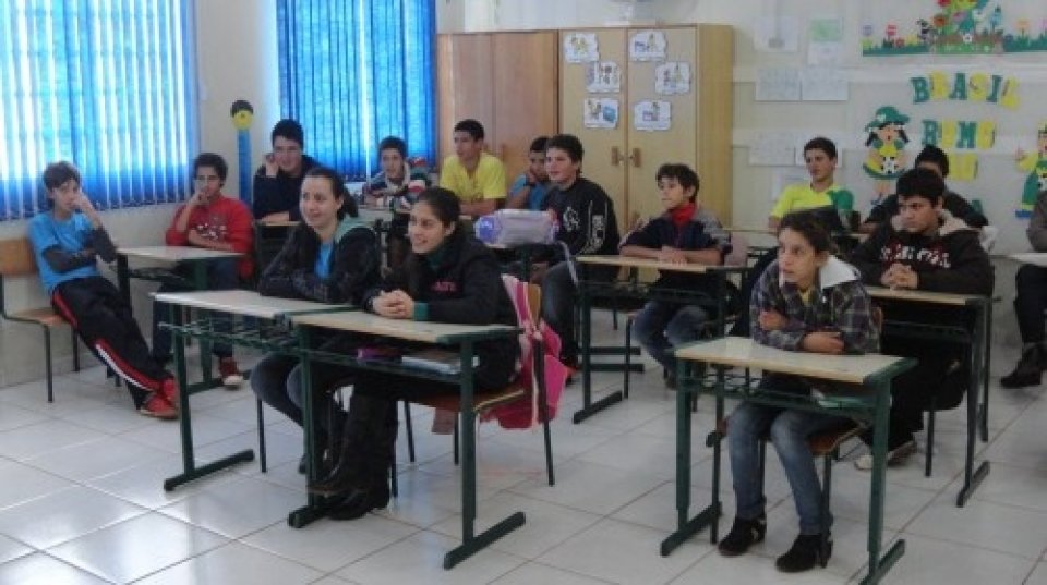 CADA DIA A NATUREZA PRODUZ O SUFICIENTE PARA NOSSA CARÊNCIA...