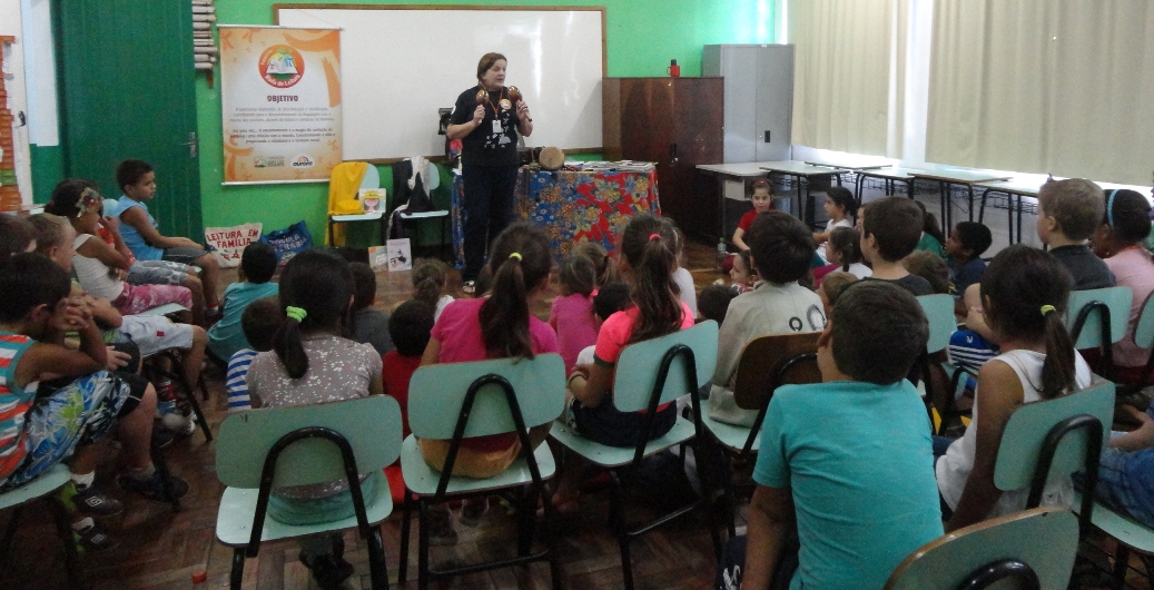 543 PESSOAS PARTICIPARAM DE ATIVIDADE DO PROGRAMA CONTAÇÃO DE HISTÓRIA