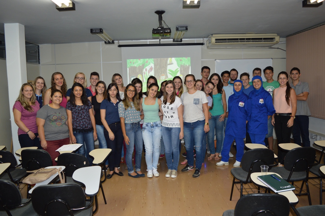 Acadêmicos recebem informações do Centro de Memórias ALB