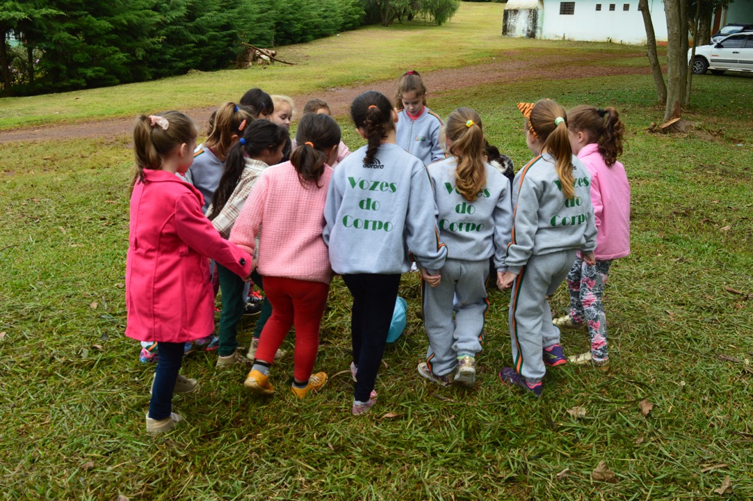 Vozes do Corpo realiza caminhada com A Turminha da Reciclagem