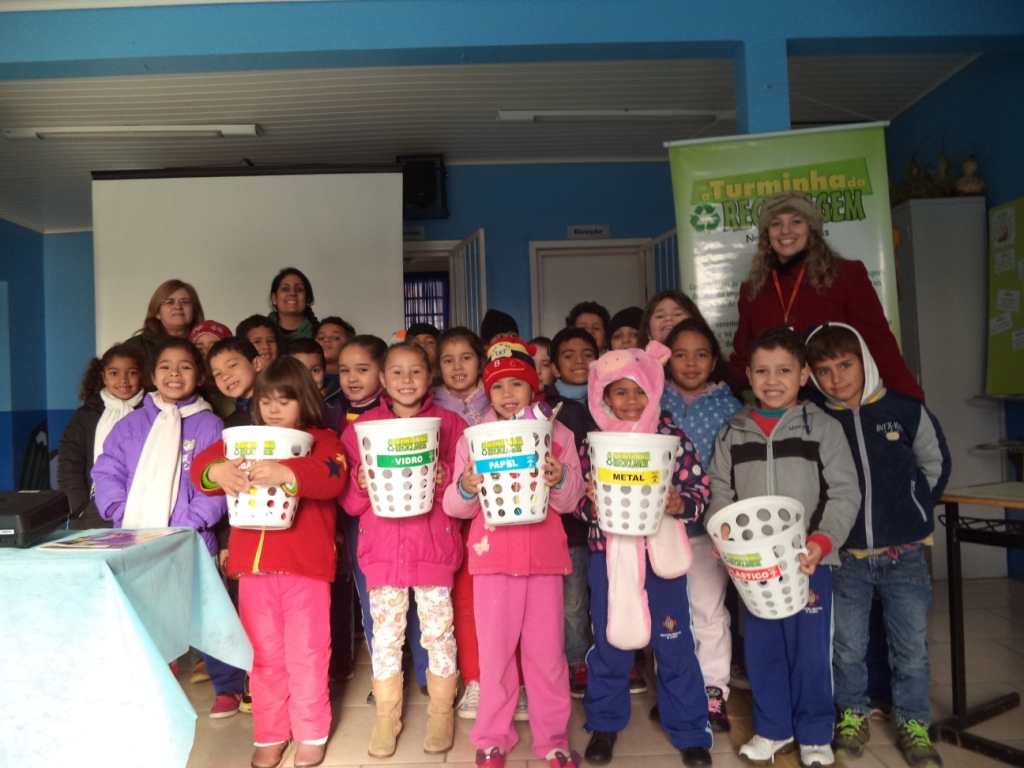 A Turminha da Reciclagem visita escolas em Viamão/RS