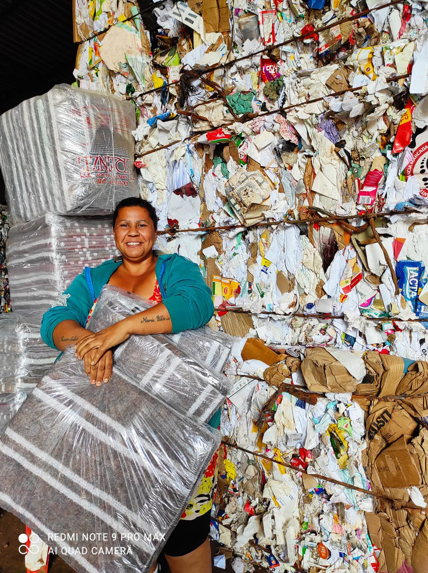 FALB e voluntários encaminham 150 cobertores para comunidade