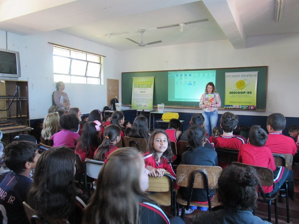 Sensibilização ambiental com a Turminha da Reciclagem